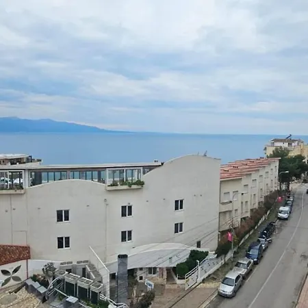 Edina By Hp 4*