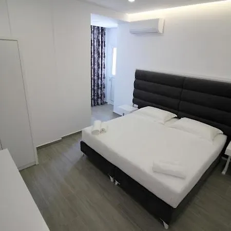 Edina By Hp 4*